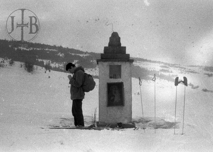 Капличка над Ізбами; фот. Барбара Тондос, 1963 р.